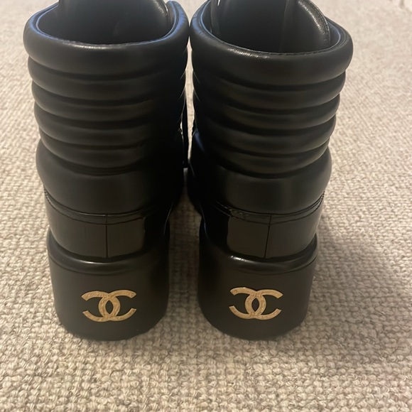 Black Chanel lace up bootie - Picture 4 of 8